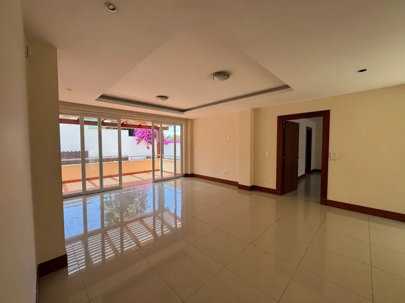 Casa en alquiler en Campo Alegre, Quito — foto 3 de 12