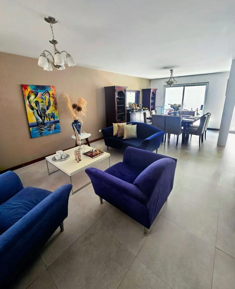 Casa en venta en Cumbayá, Quito — foto 3 de 10
