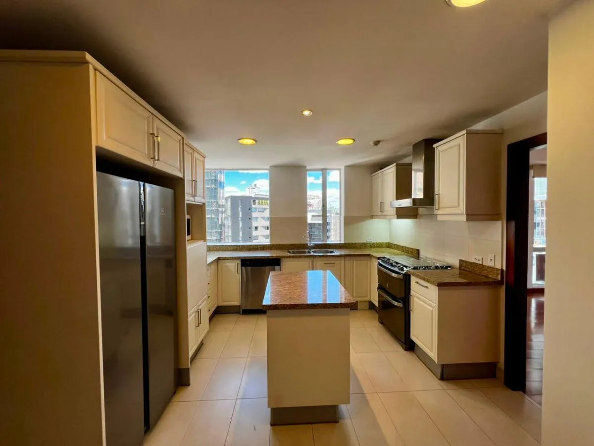 Departamento en alquiler en República del Salvador, Quito — foto 7 de 8