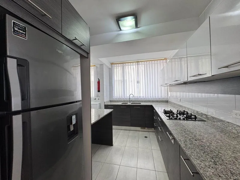 Departamento en alquiler en República del Salvador, Quito