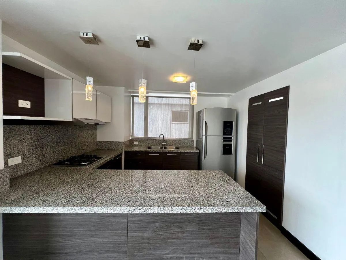 Departamento en venta en González Suárez, Quito — foto 3 de 16