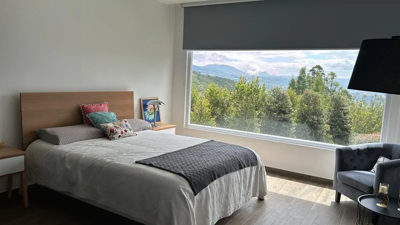 Casa en venta en Cumbayá, Quito — foto 2 de 10