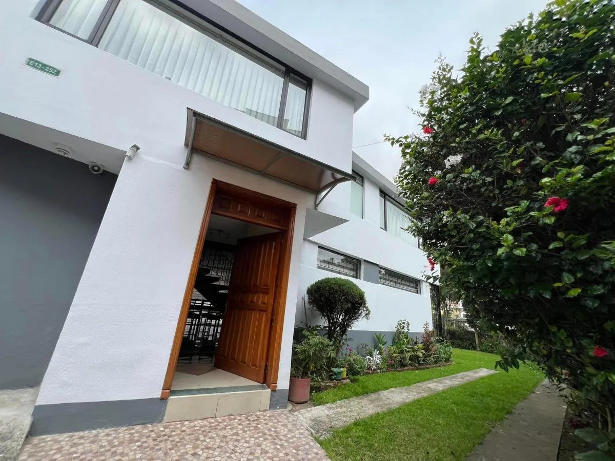 Casa en alquiler en Bellavista, Quito — foto 2 de 30