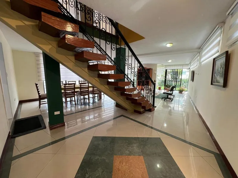 Casa en alquiler en Bellavista, Quito