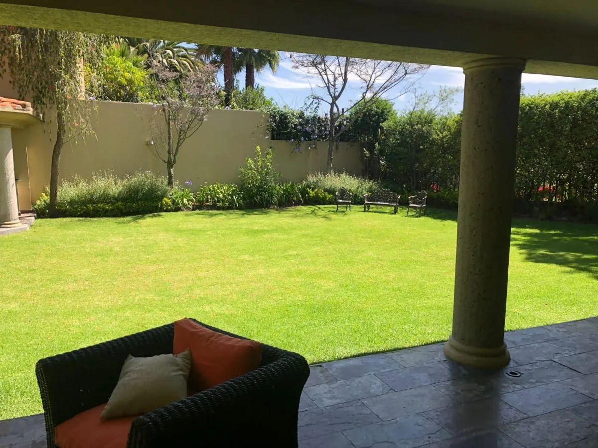 Casa en venta en Cumbayá, Quito — foto 3 de 12