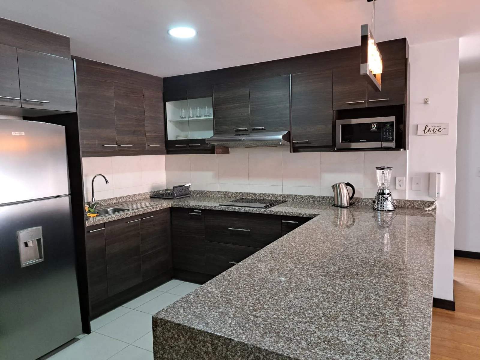 Departamento en alquiler en República del Salvador, Quito — foto 3 de 11