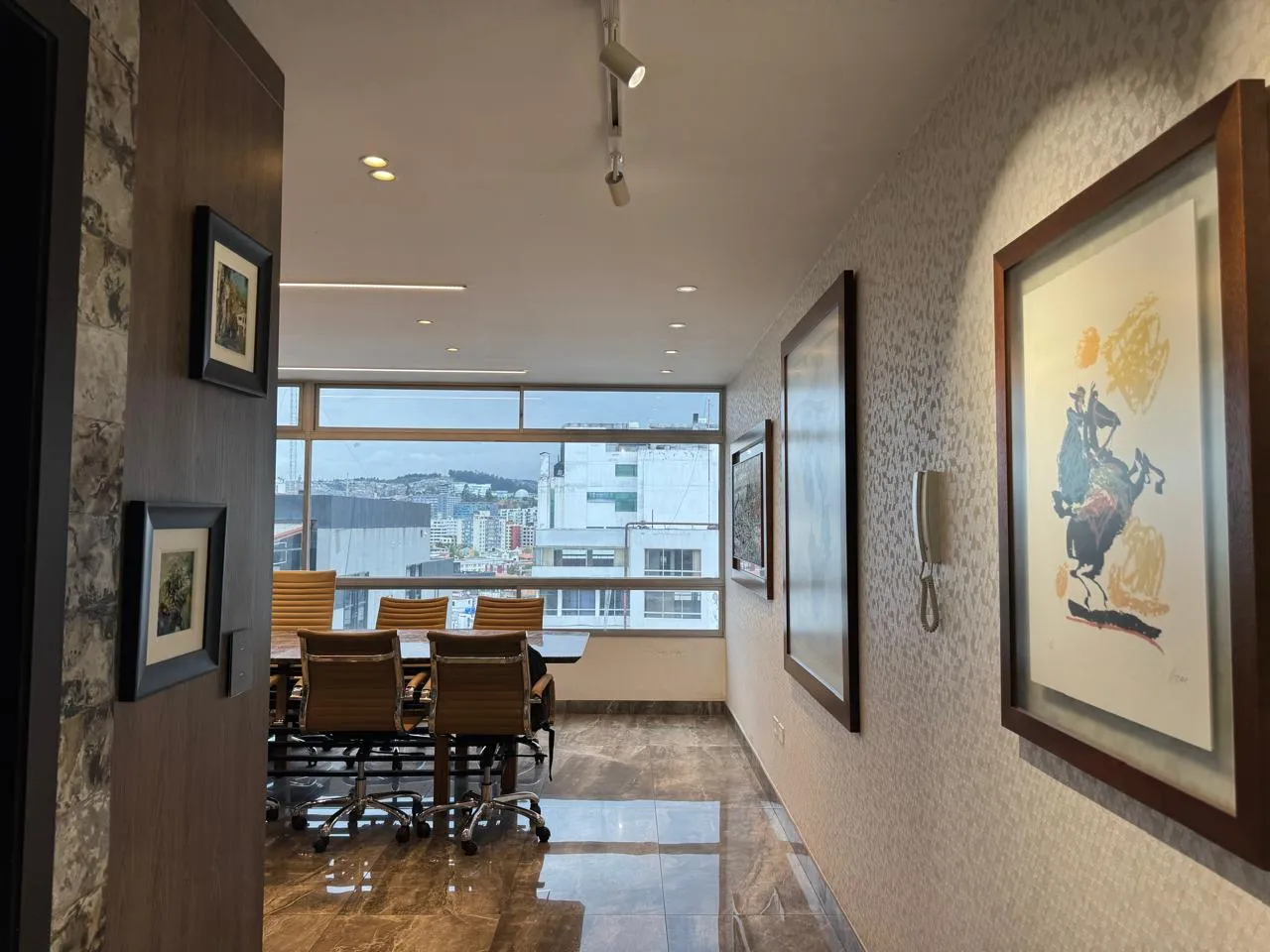 Oficina en alquiler en La Colón, Quito — foto 7 de 7