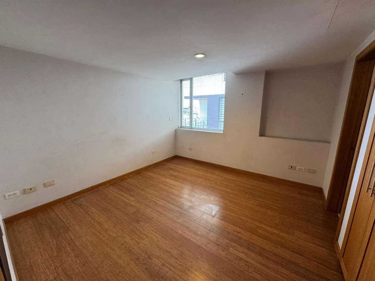 Departamento en alquiler en República del Salvador, Quito — foto 3 de 12