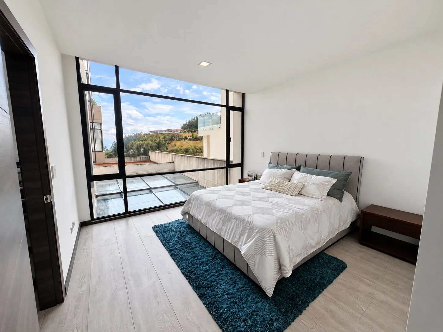 Departamento en venta en Lomas de Monteserrín, Quito — foto 3 de 10