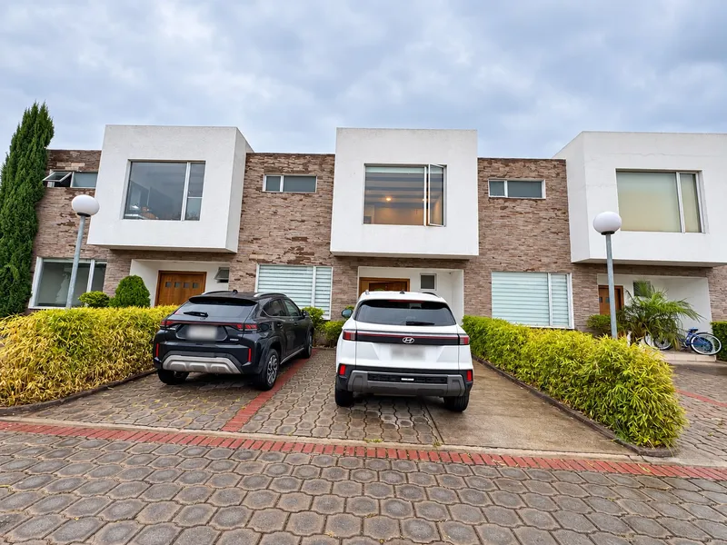 Casa en venta en Tumbaco (centro), Quito