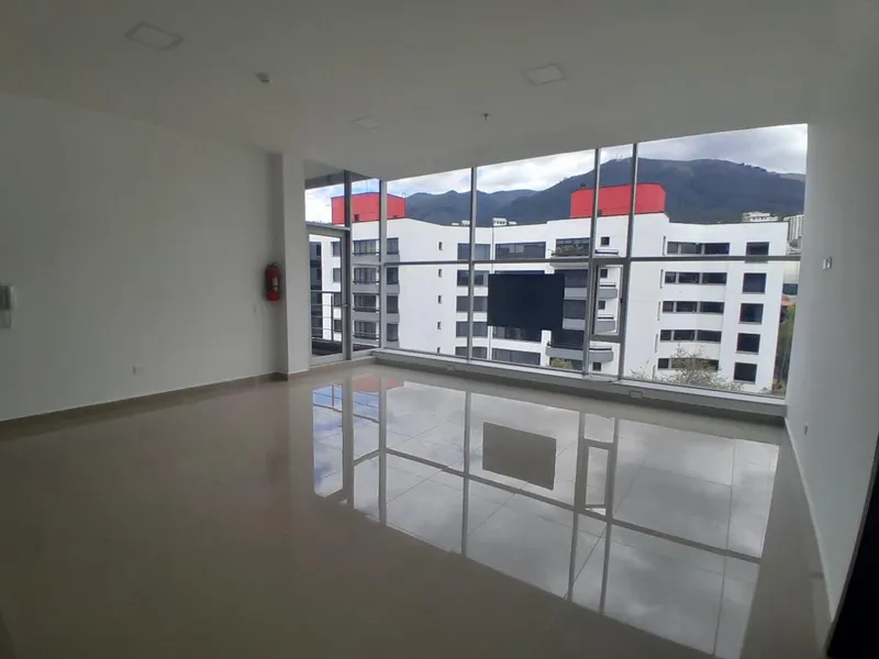 Oficina en venta en Quito Tenis, Quito