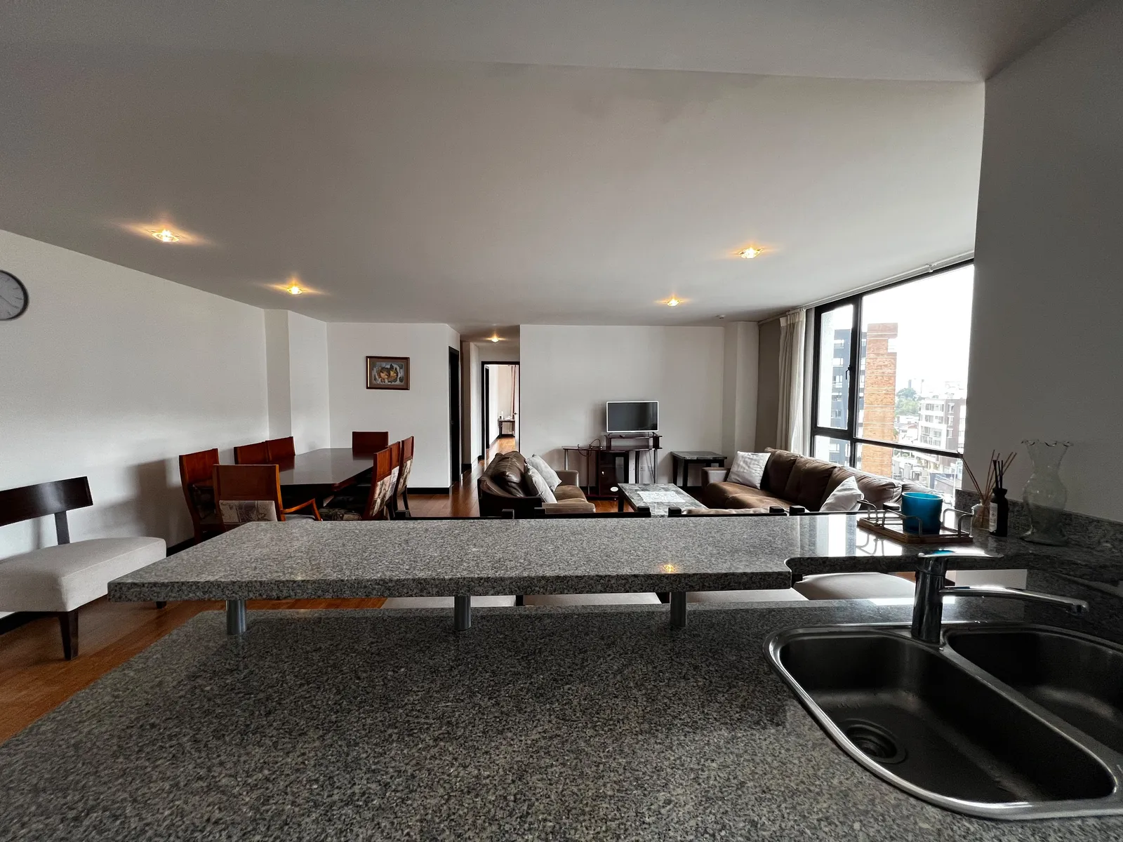 Departamento en alquiler en República del Salvador, Quito — foto 6 de 8
