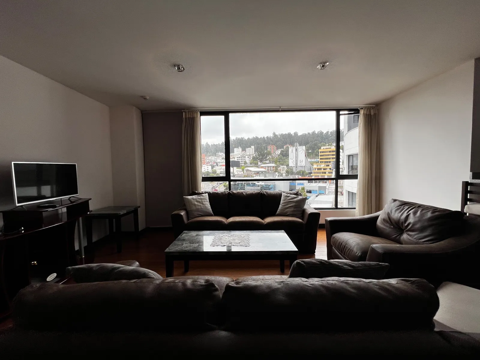 Departamento en alquiler en República del Salvador, Quito — foto 7 de 8